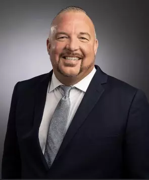 Jon Haggar, Paris, Real Estate Agent